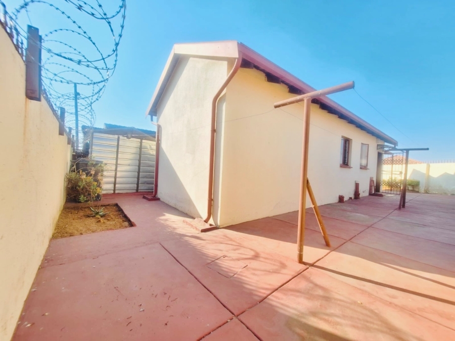 3 Bedroom Property for Sale in Mabopane Unit X North West